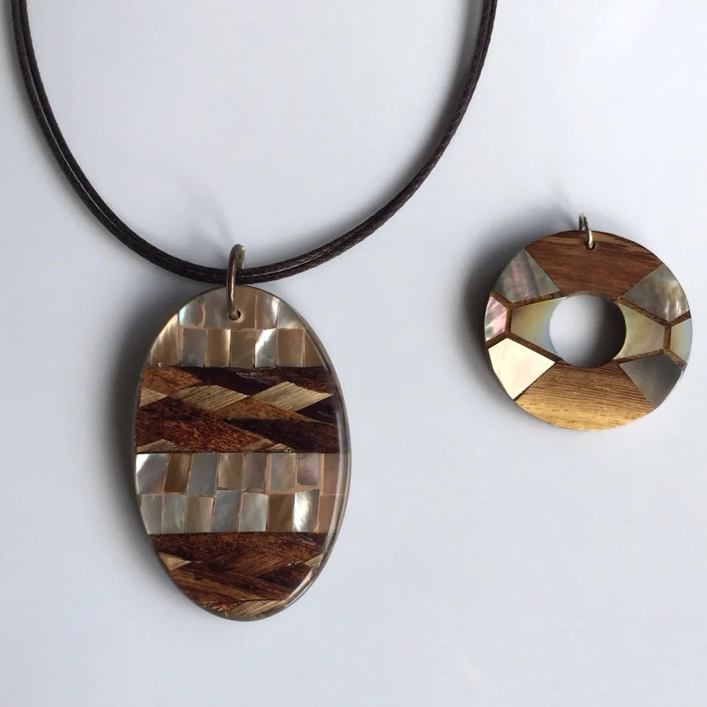 2 Pendants And A Cord Necklace Wood & Shell - Picture 3 of 7
